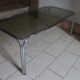 Table basse chrome et verre fumé