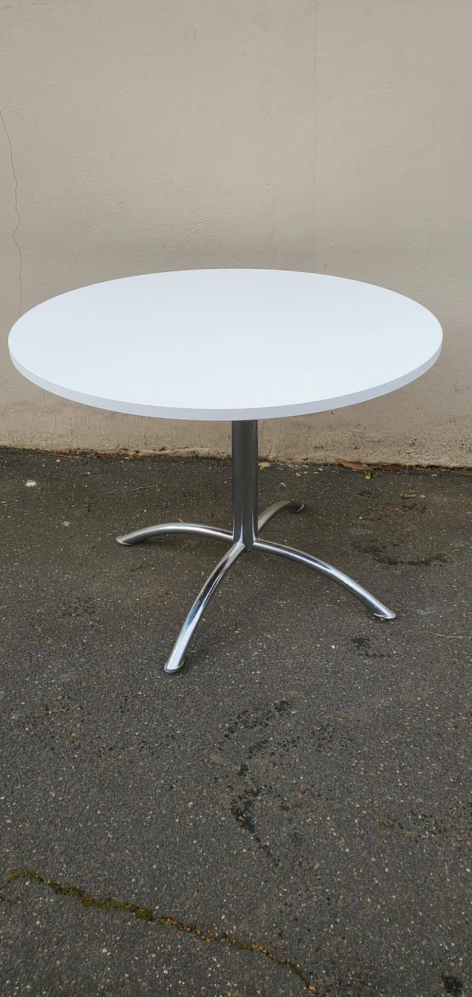 Round table in white melamine and chrome metal, 1970s-1980s
