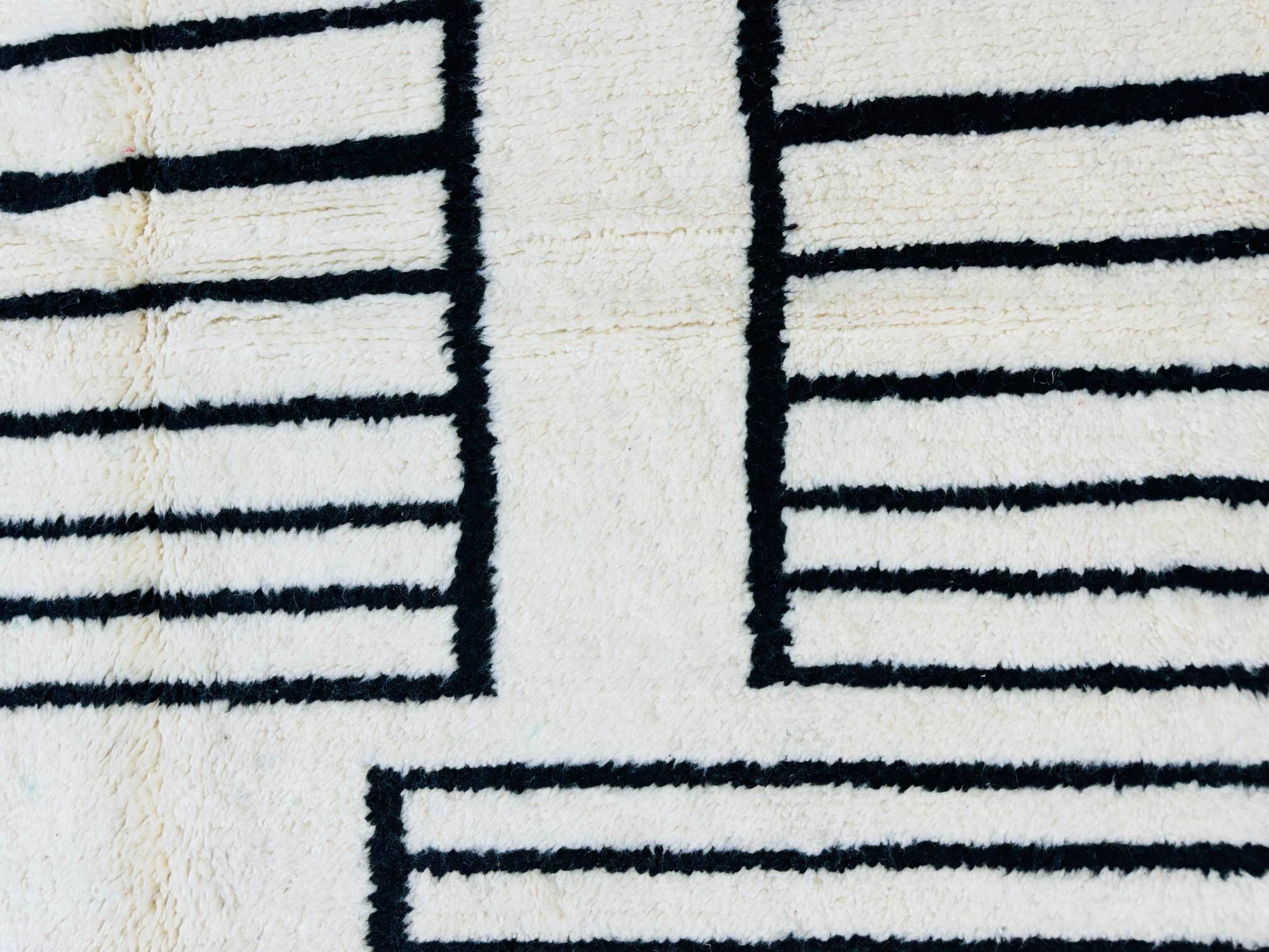 Traditional Berber rug in natural wool 2.5x1.5 m