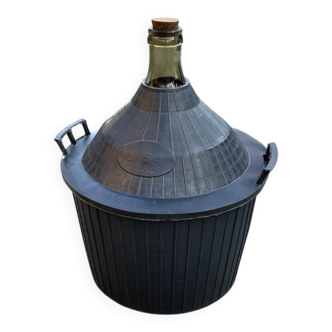 Dame-Jeanne vintage in olive green glass with a basket and black plastic lid.