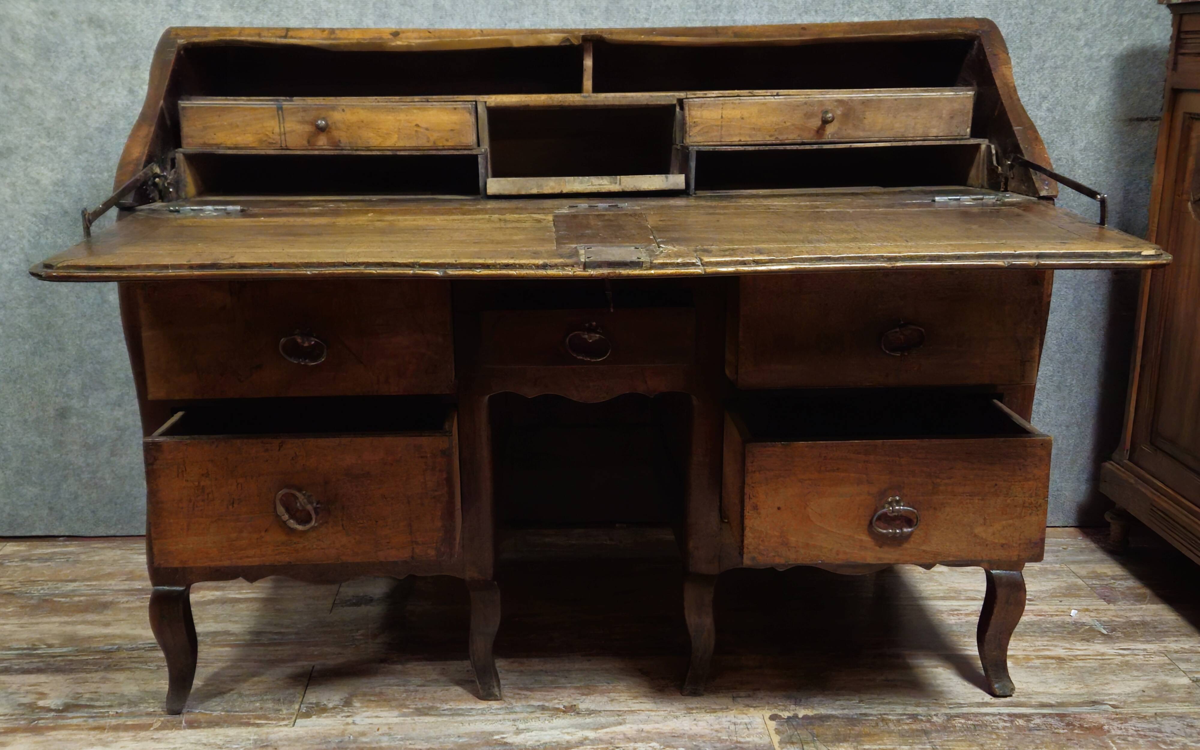 Antique curved secretary desk, Louis XV style, made of solid wood and marquetry.