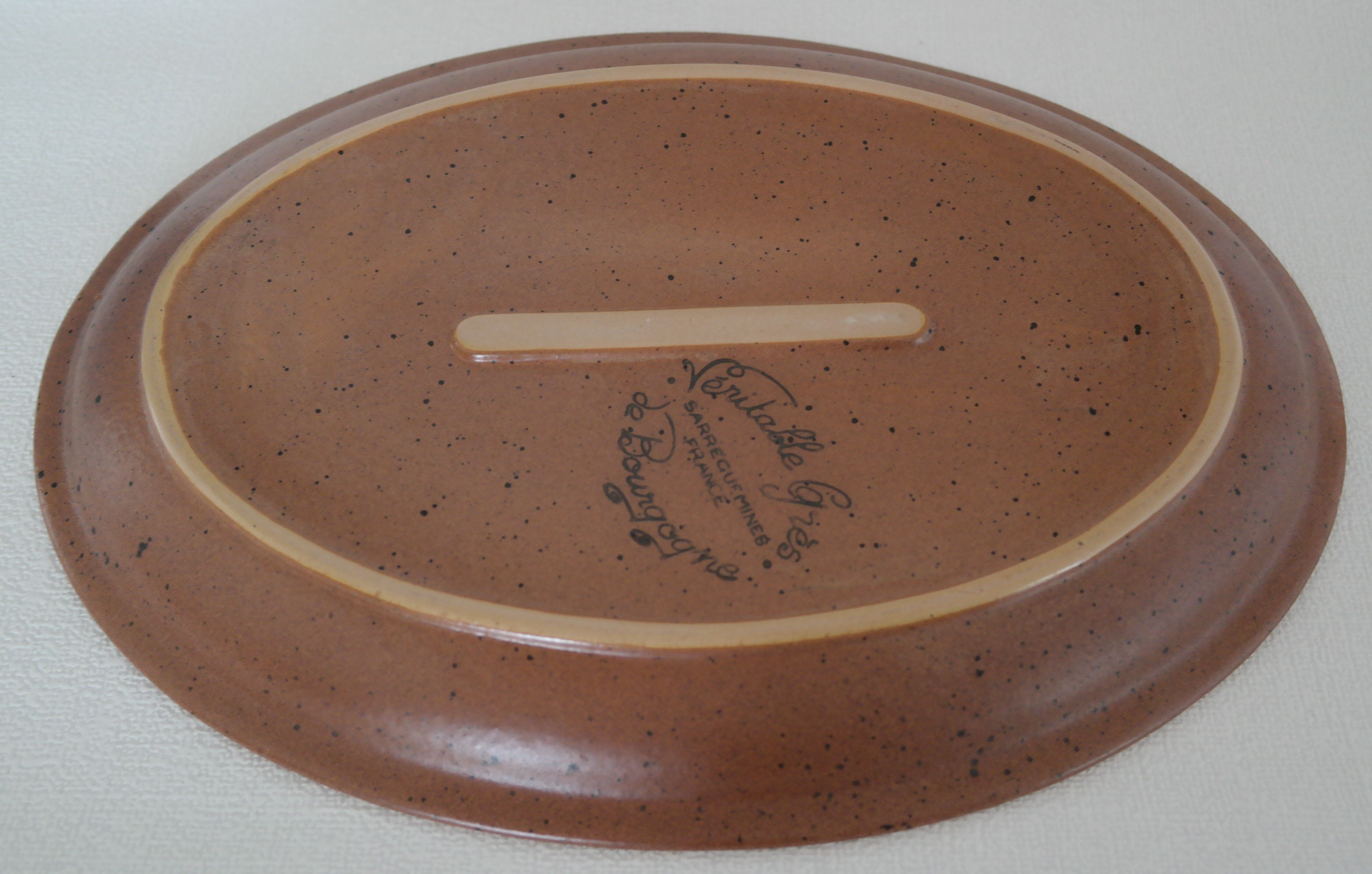 Sarreguemines sandstone dish
