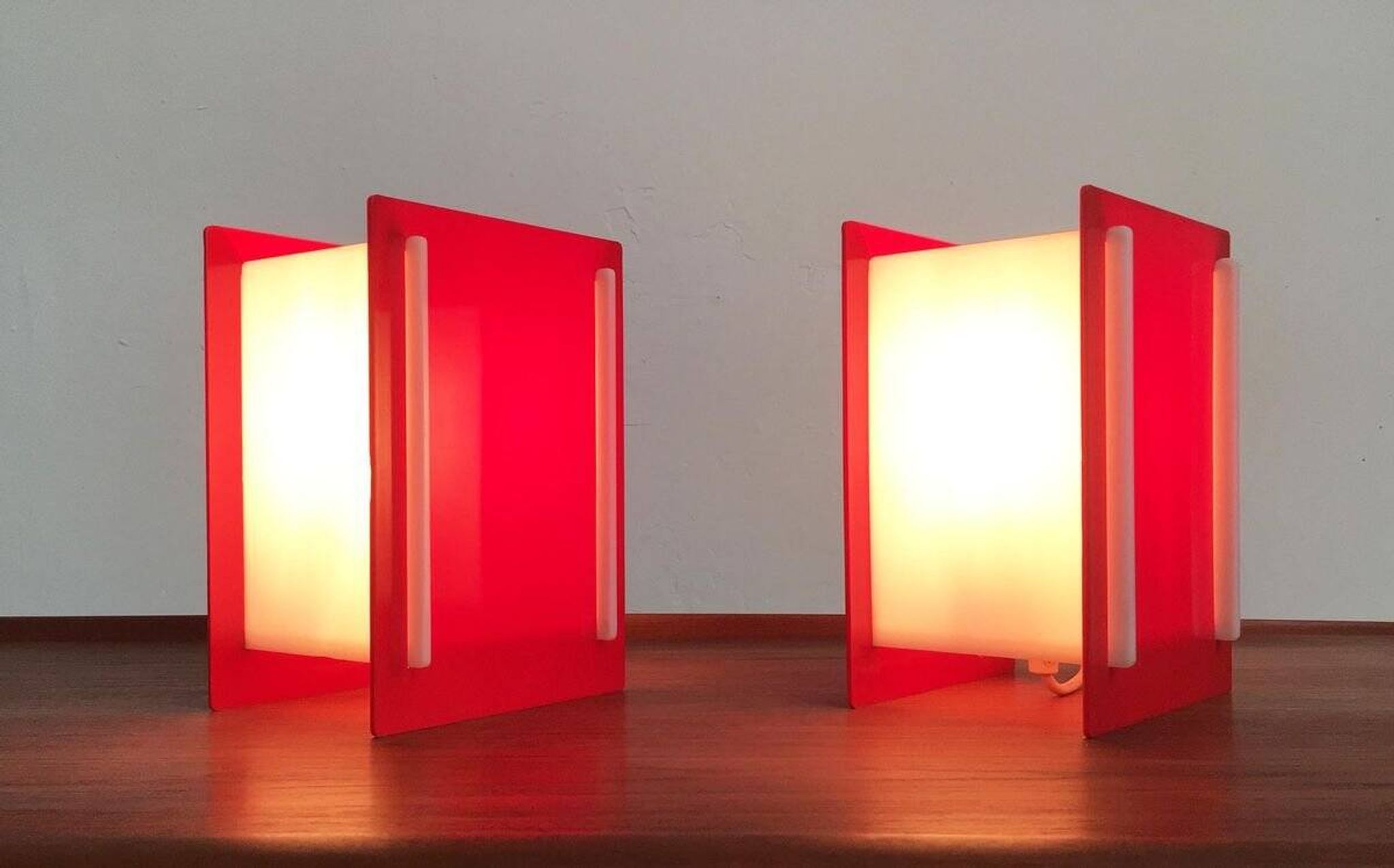 Lampes de table acryliques du milieu du siecle, ensemble de 2