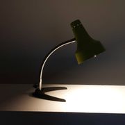 Lampe de table en métal jaune-vert, années 50