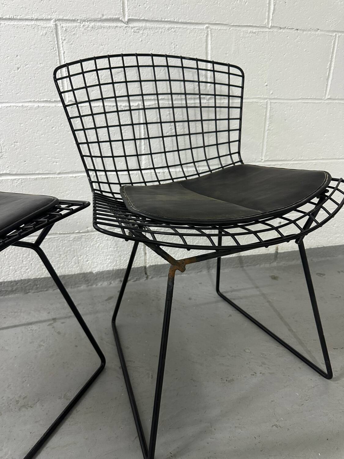 Set of 3 Bertoia Knoll International chairs circa 1960