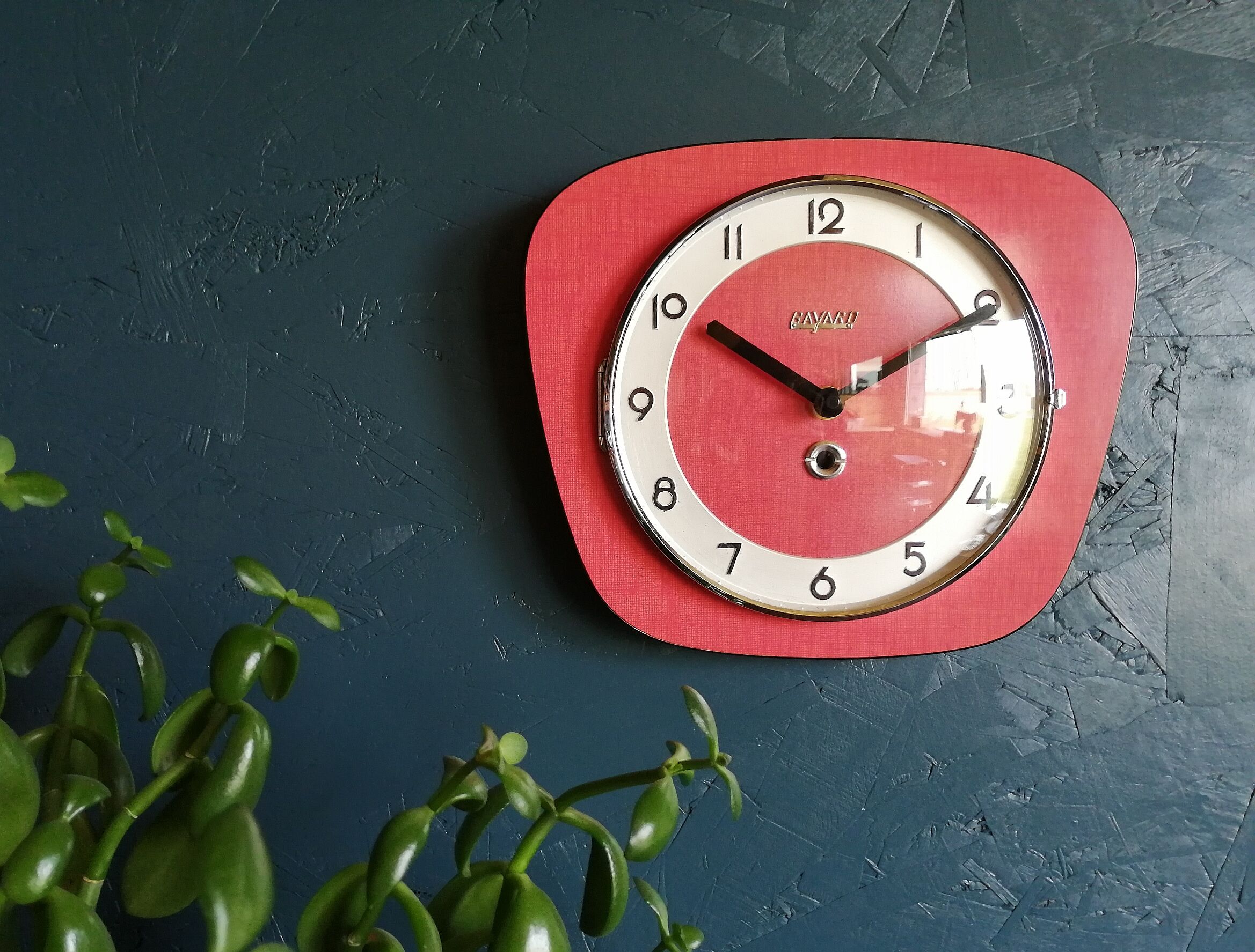 Vintage formica silent wall clock "Bayard red"