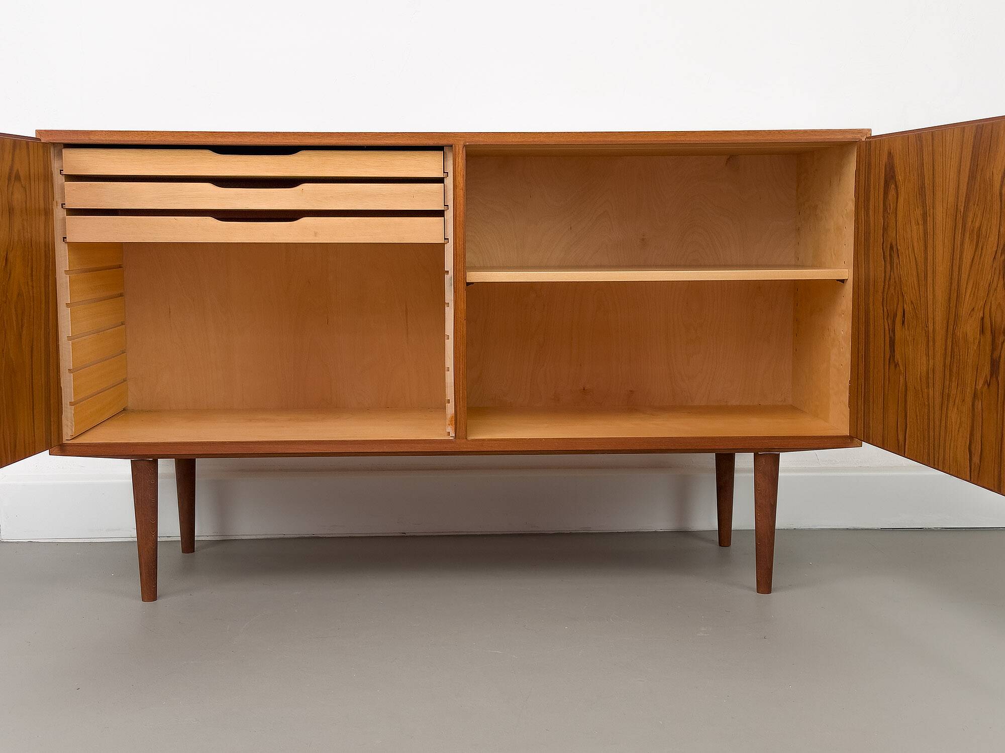 Enfilade danoise en teck par Carlo Jensen pour Hundevad & Co., 1960s