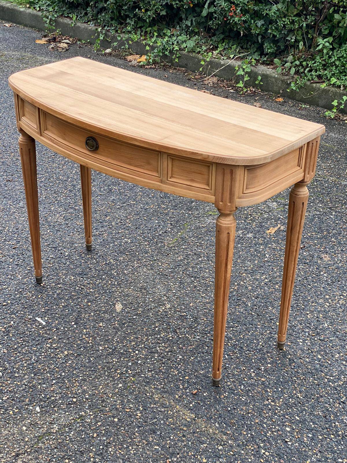 Louis XV extendable round dining table renovated in raw solid wood