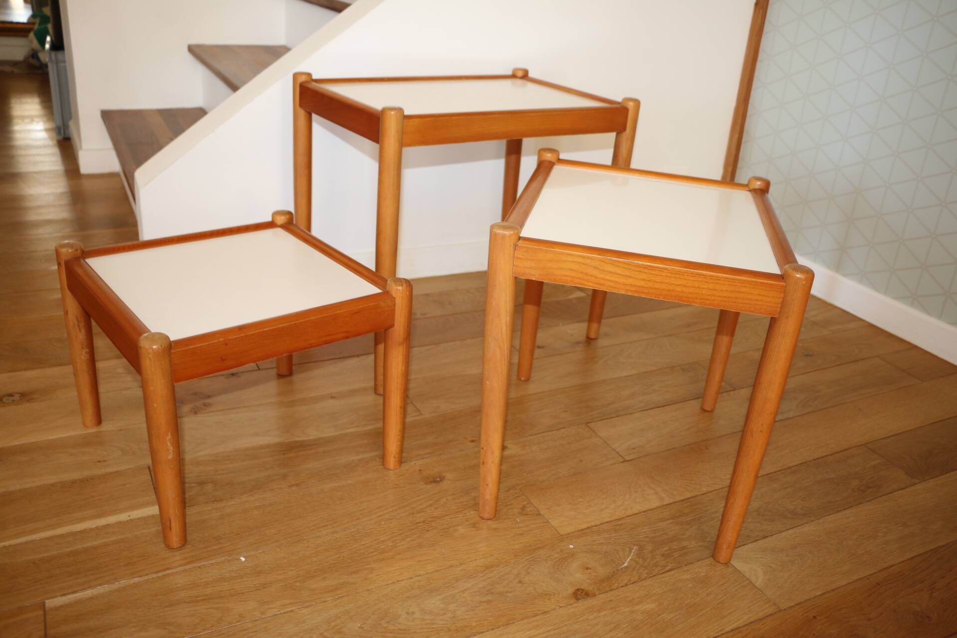 3 tables gigognes hêtre mélaminé blanc