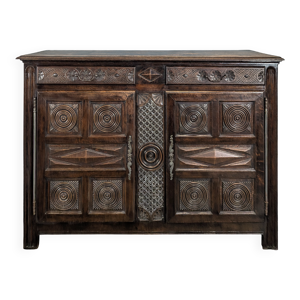 buffet brutaliste dans