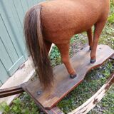 Cheval à bascule ancien