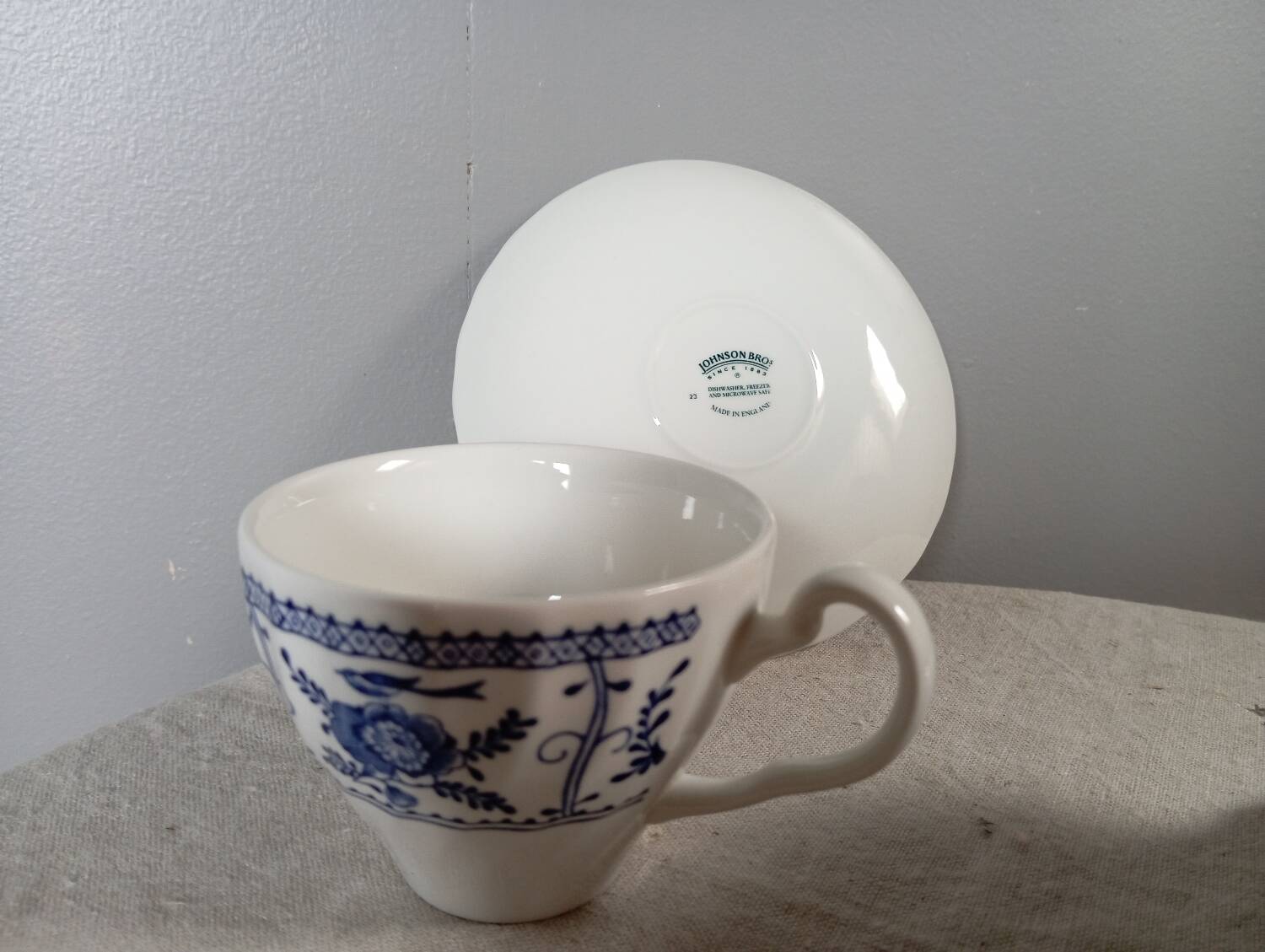 Set of 4 blue cups and saucers from Johnson Bros - England, 1970