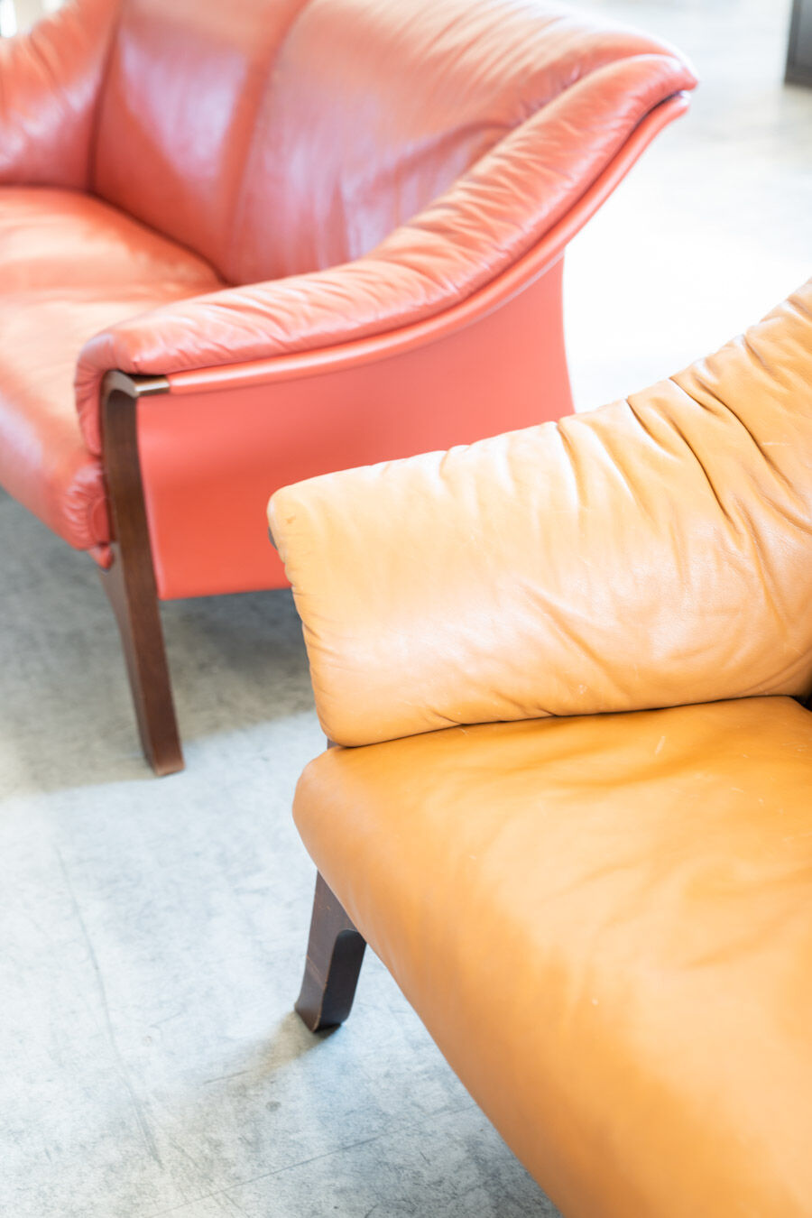 Frau sofas in cognac and burgundy leather, 1980s/90s, set of 2
