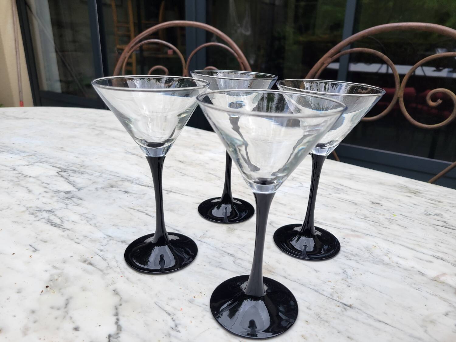 4 cocktail glasses and matching carafe