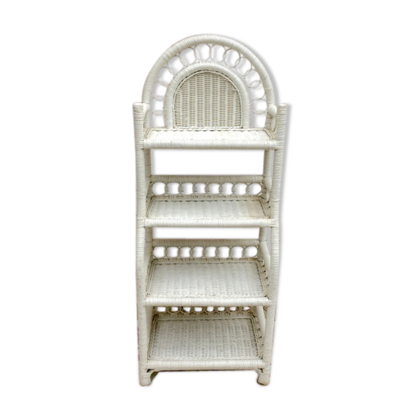 Old shelf in white rattan Peacock