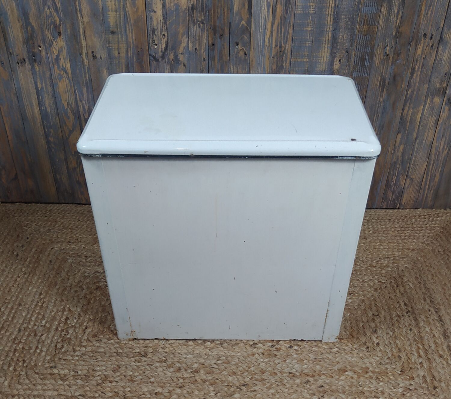 Meuble émaillé