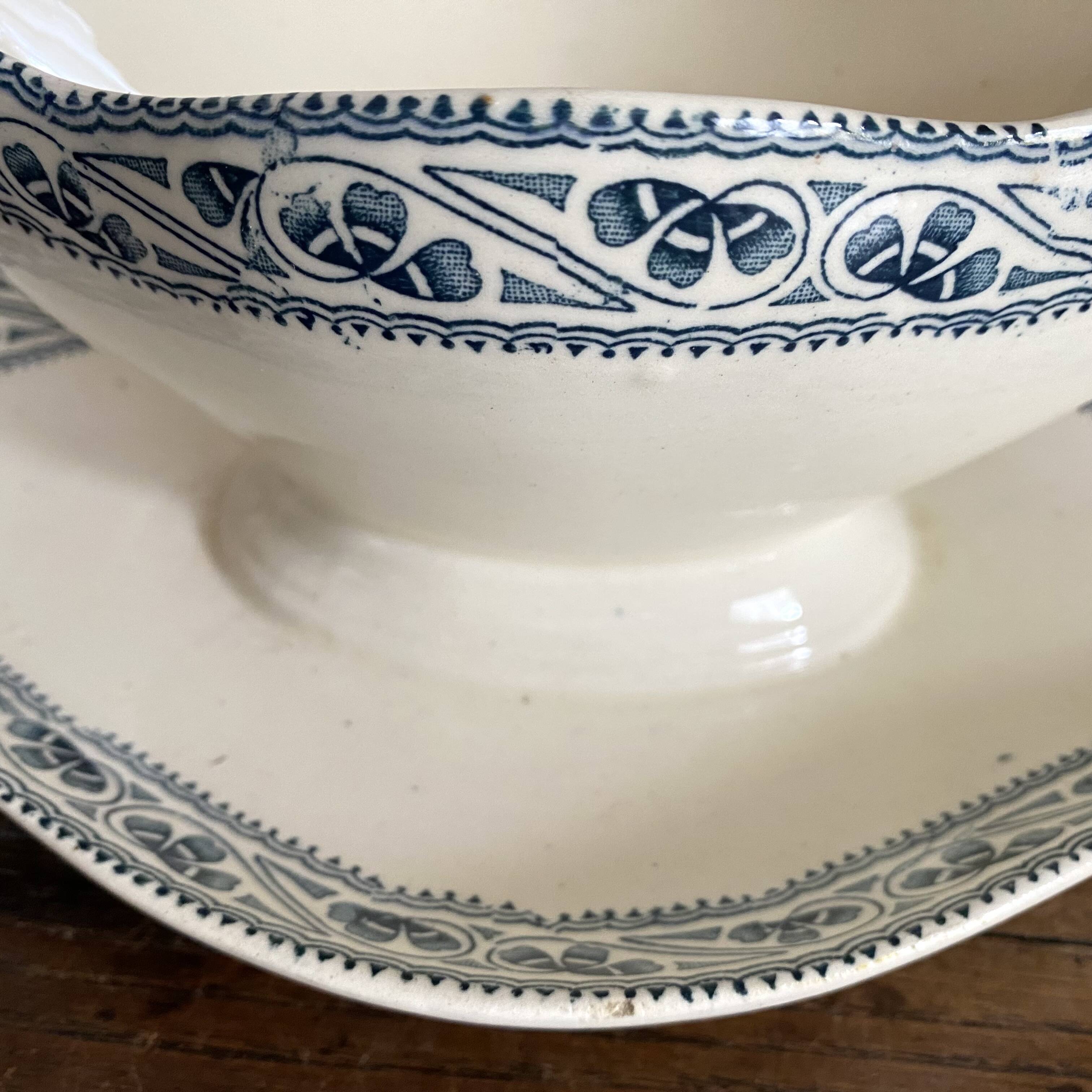 Choisy le roi "Champigny" iron clay sauceboats