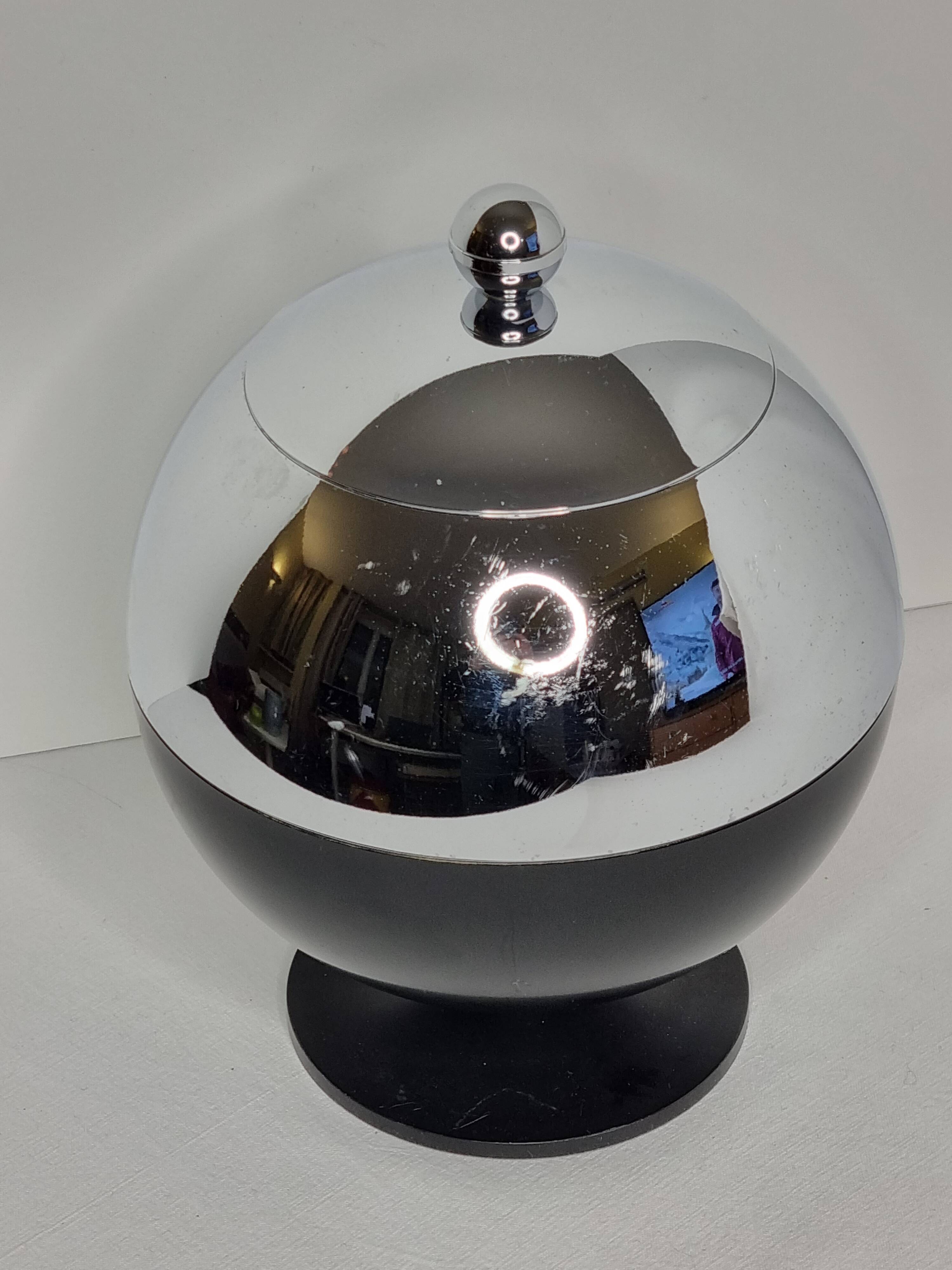 Coldy Lux ice bucket, spherical design in chrome and black metal, years.