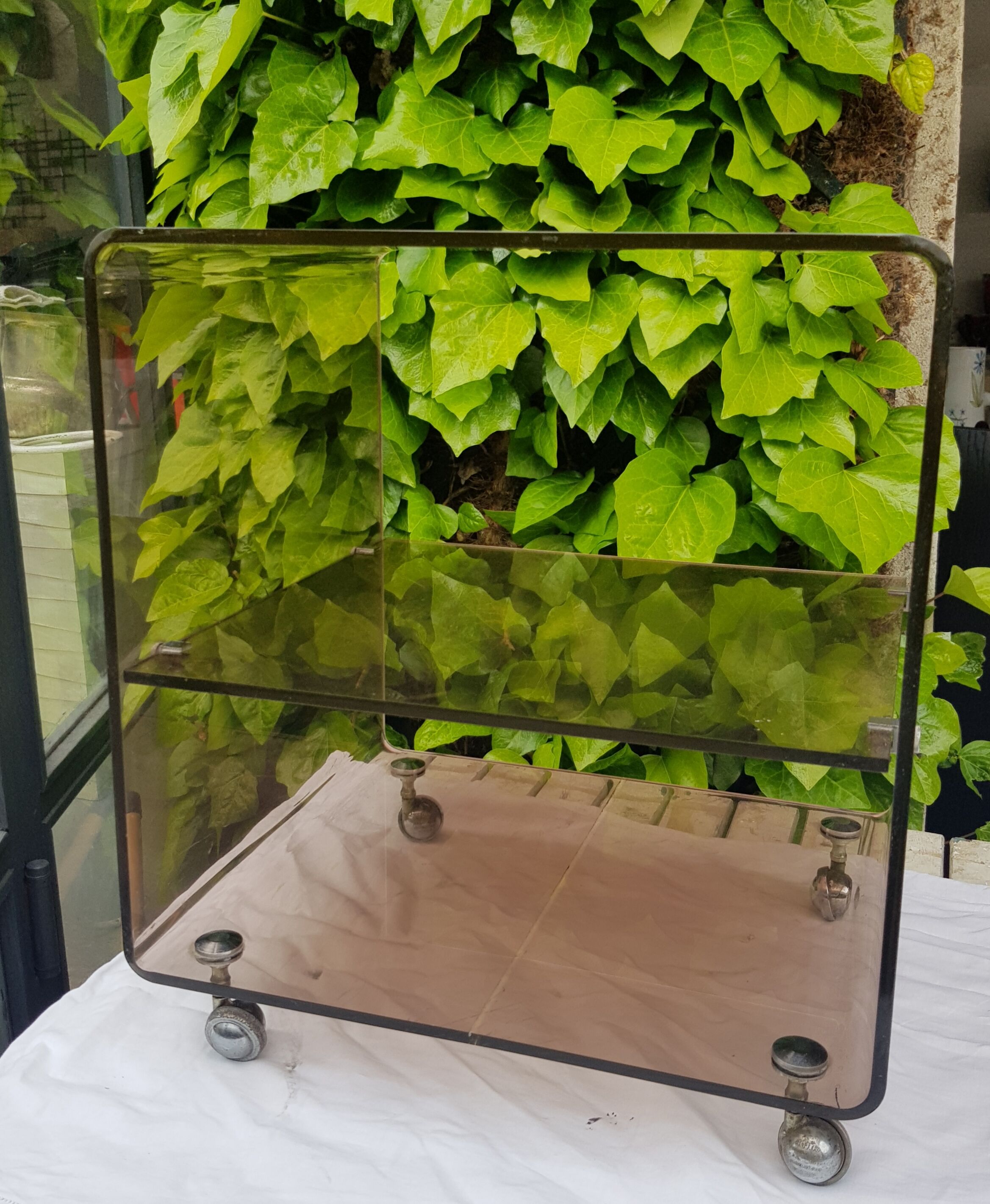 Table serves rolling design in smoked plexi 1970s