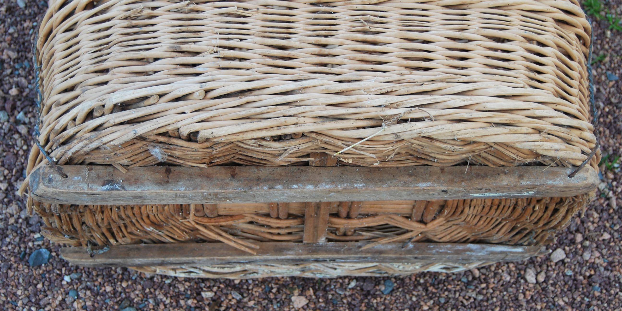 Old and large wicker baker's basket - 1920s-1930s