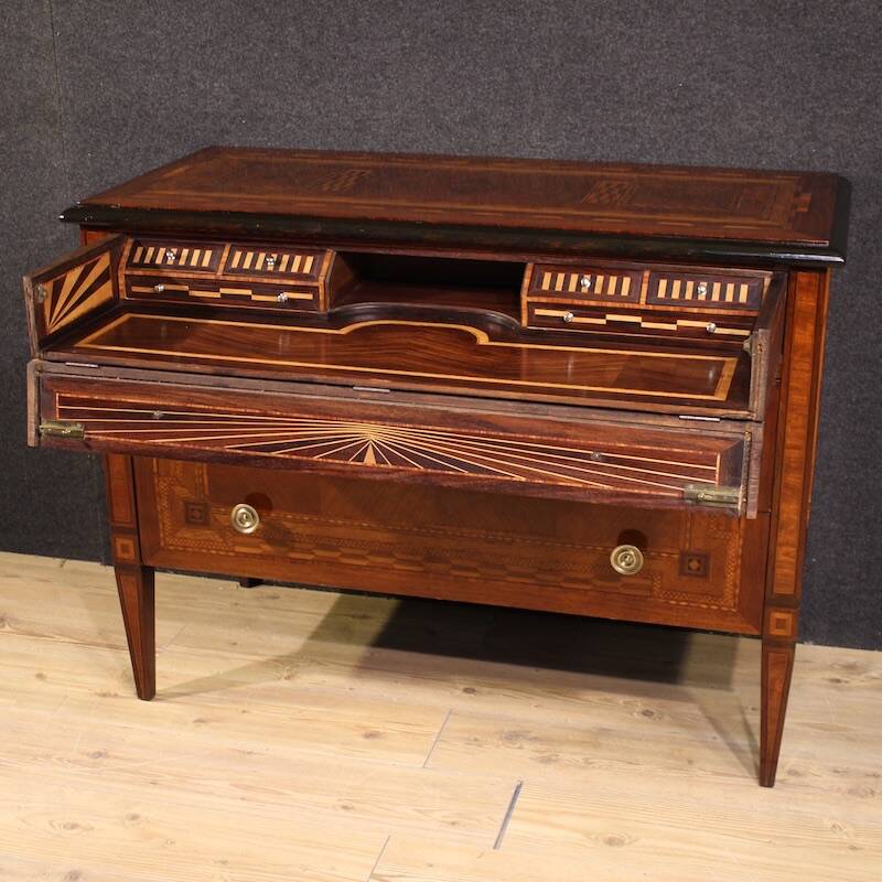 Commode en marqueterie de style Louis XVI italien du 20e siècle