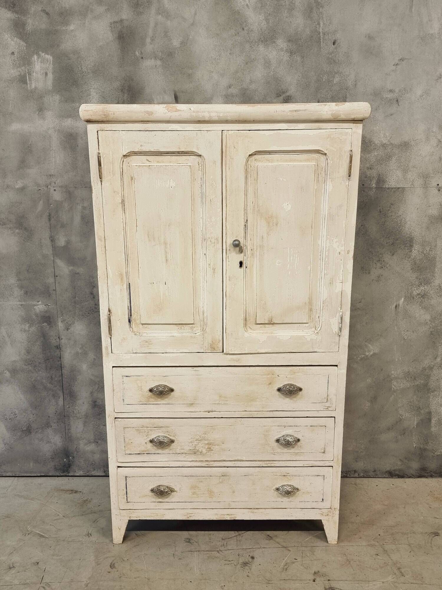 Armoire ancienne française brocante blanche avec tiroirs 83x148 cm