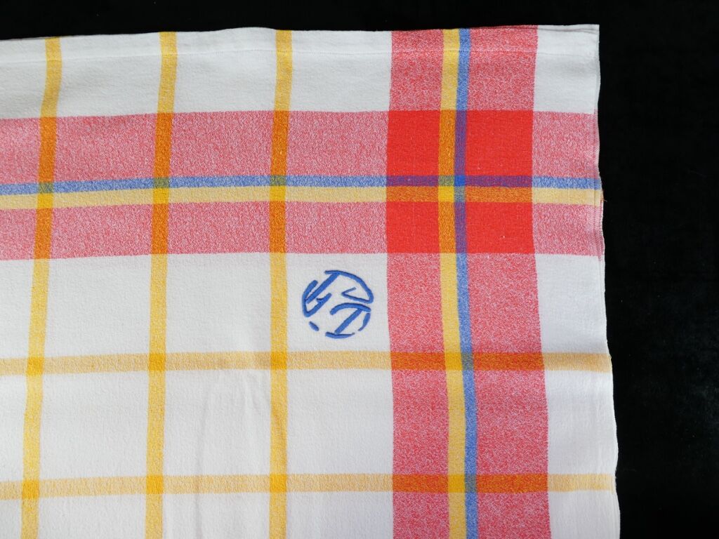 Old tablecloth and 11 towels crossed red blue