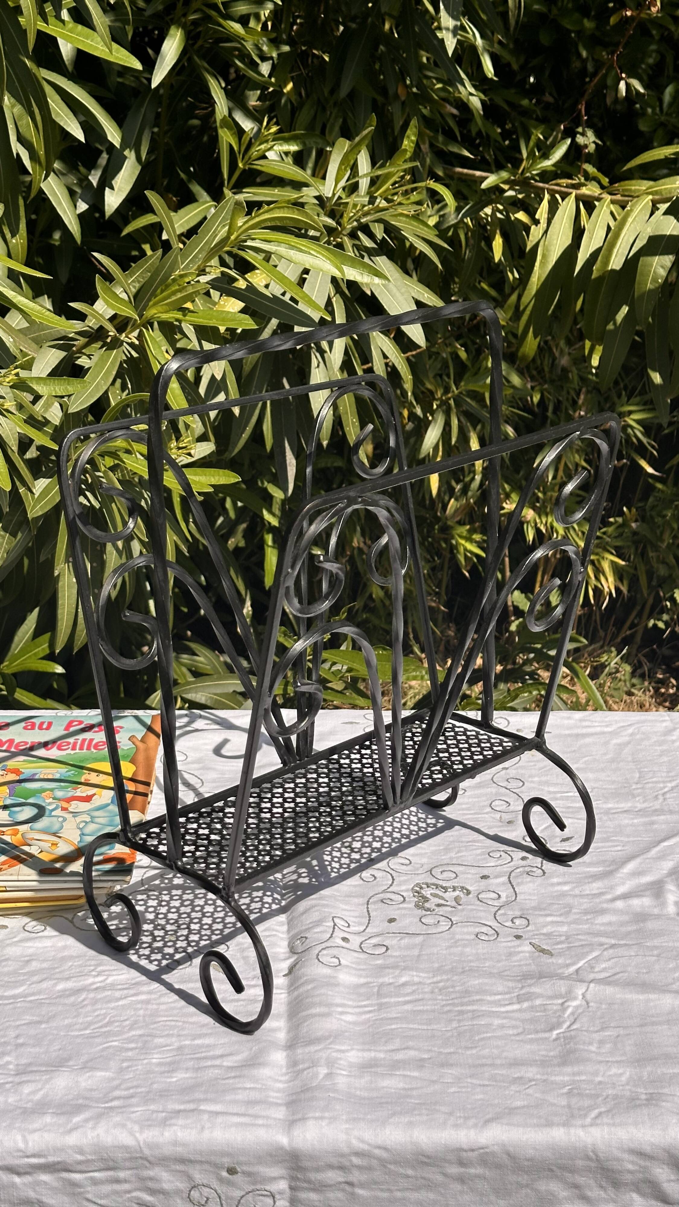Vintage twisted wrought iron magazine or record holder - magazine rack