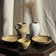 Lot de 2 assiettes creuses en grès liseré brun et marron D21,5