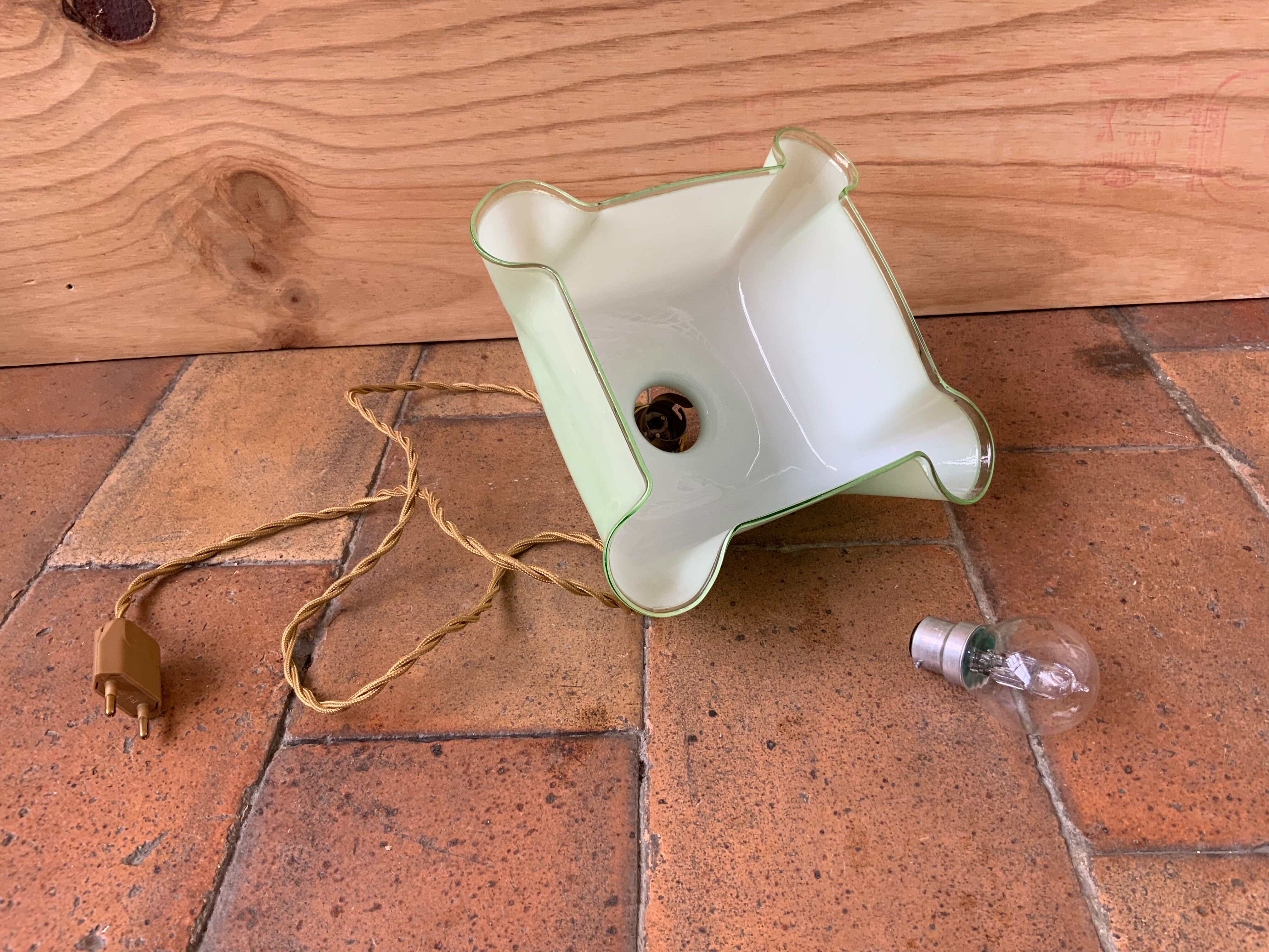 Opaline suspension