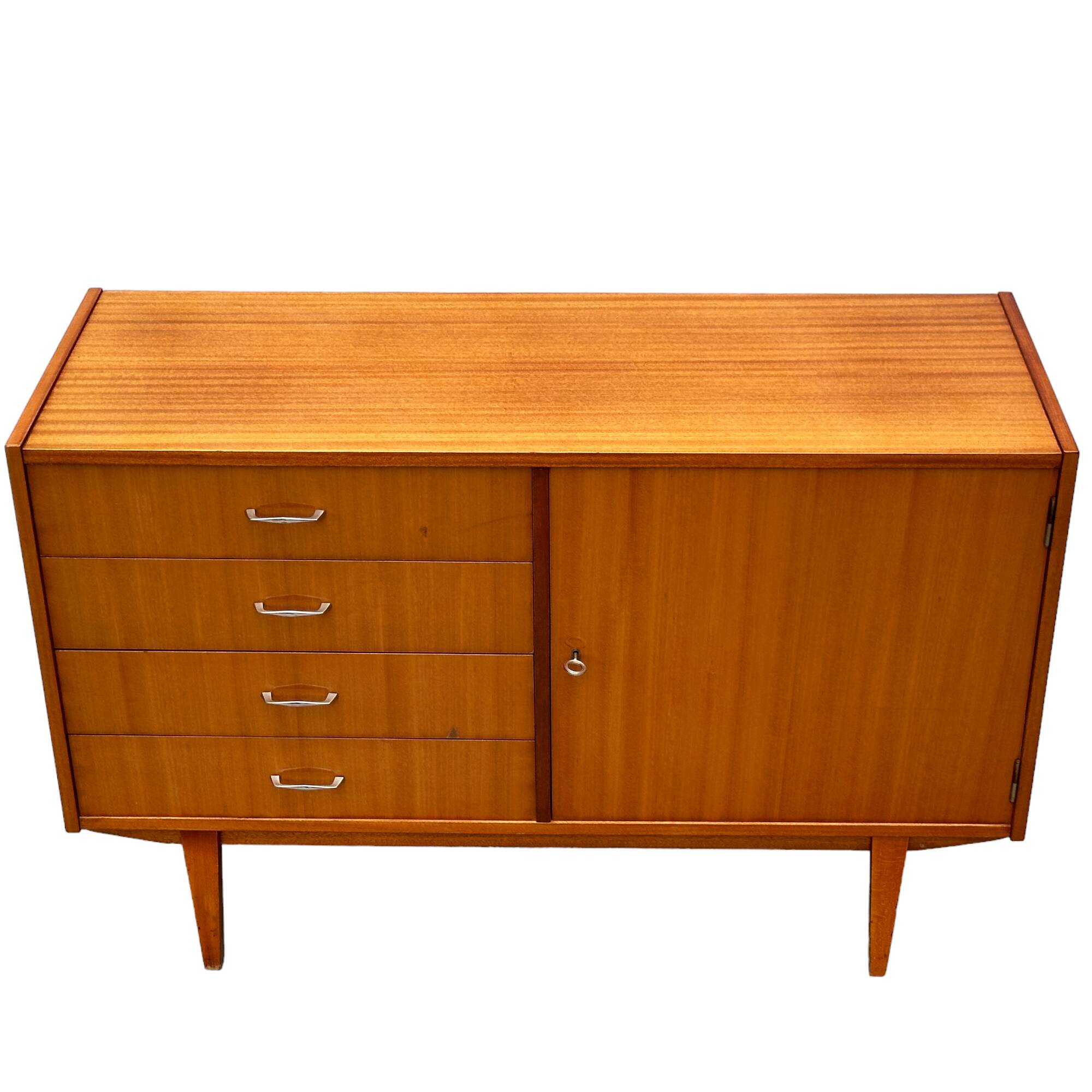 Violetta 1039 postmodernist chest of drawers, designed by original Lesniewski, preserved in excellent condition.
