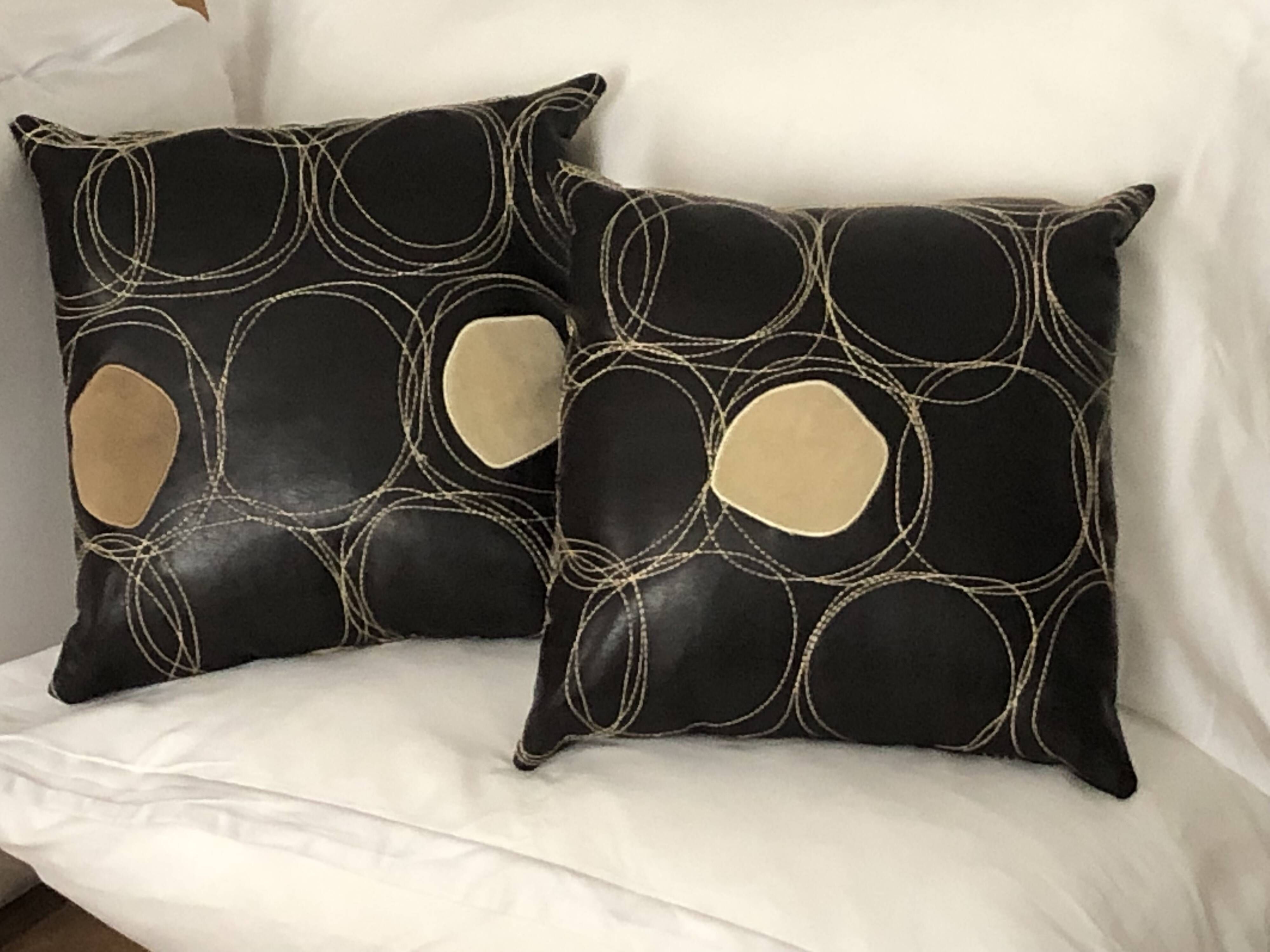 Coussins cuir design vintage