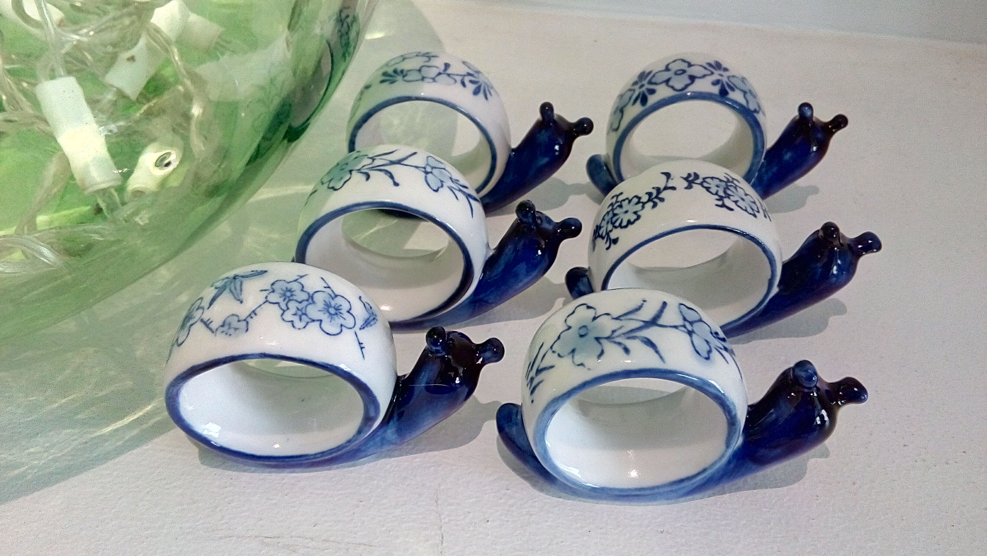 Set of 6 rounds of blue ceramic snail towel