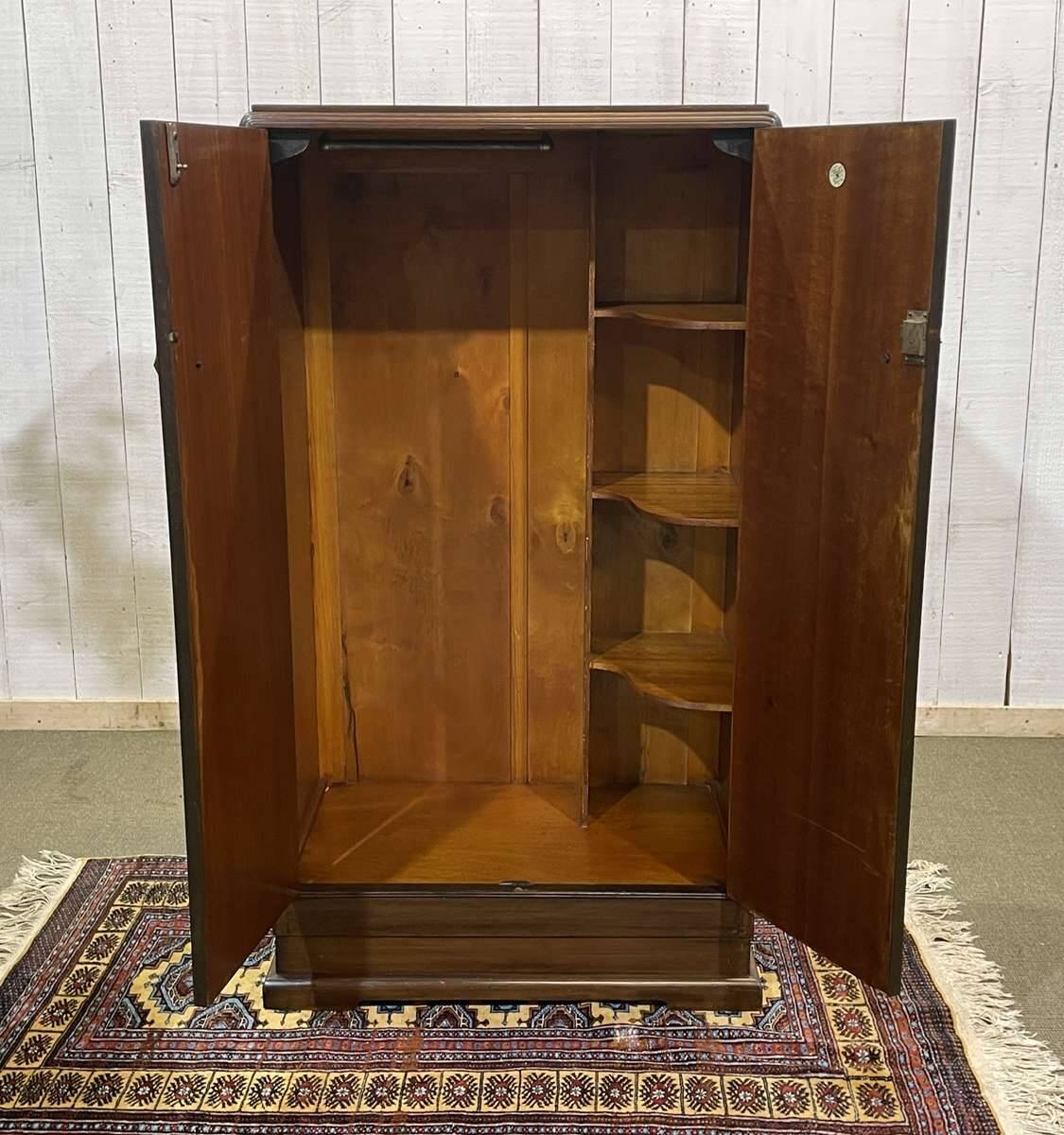 Small English Art Deco student wardrobe in walnut from the 1950s.