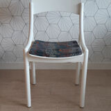 Chaise Baumann blanche.