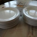 Flat white plates bordered gray and pink