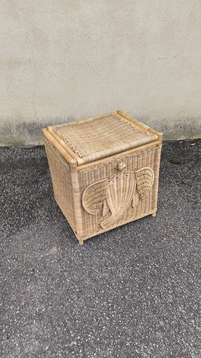 Vintage rattan chest