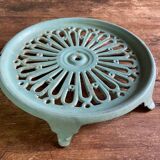 Godin cast iron trivet