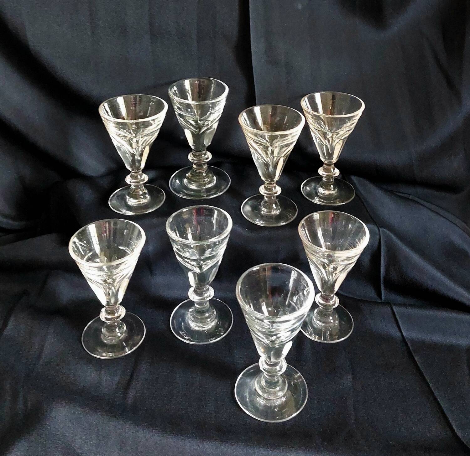 8 Art Deco bistro glasses