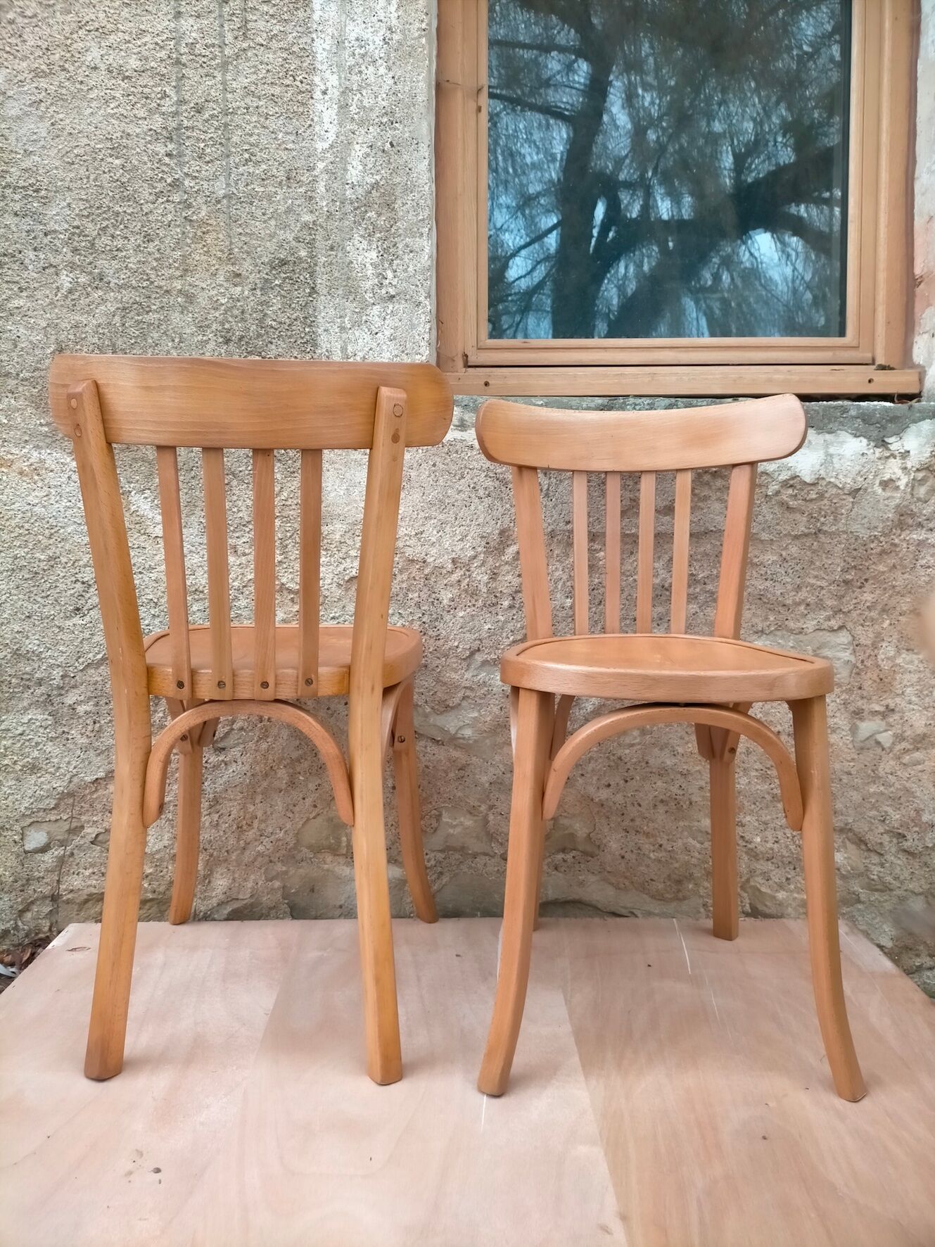 Set of two vintage bistro chairs in curved wood - baumann