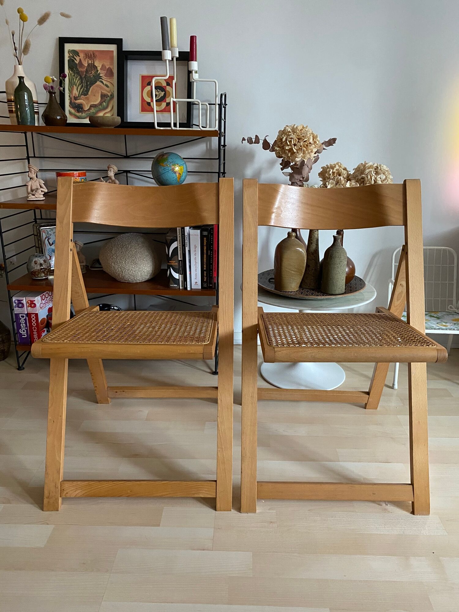 Duo de chaises italiennes  bois et cannage des années 60