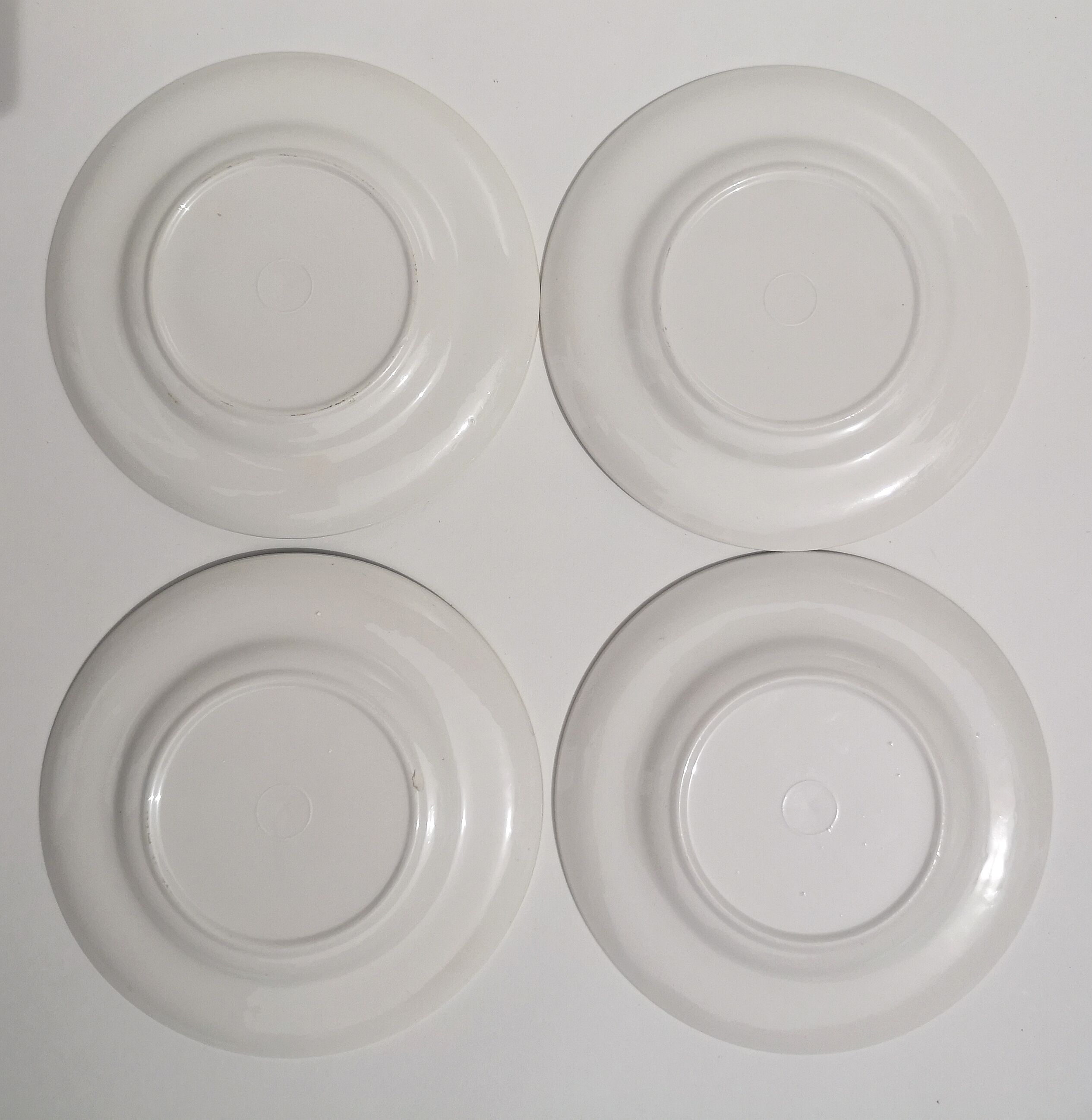 Dessert plates, old, talking theme Fables of the Fountain