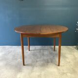 Vintage expandable round table