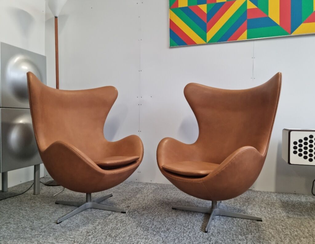 Pair Arne Jacobsen Egg chair by Fritz Hansen
