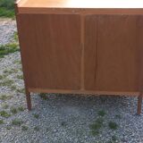 Vintage oak commode with tapered legs and wings from the 1950s.