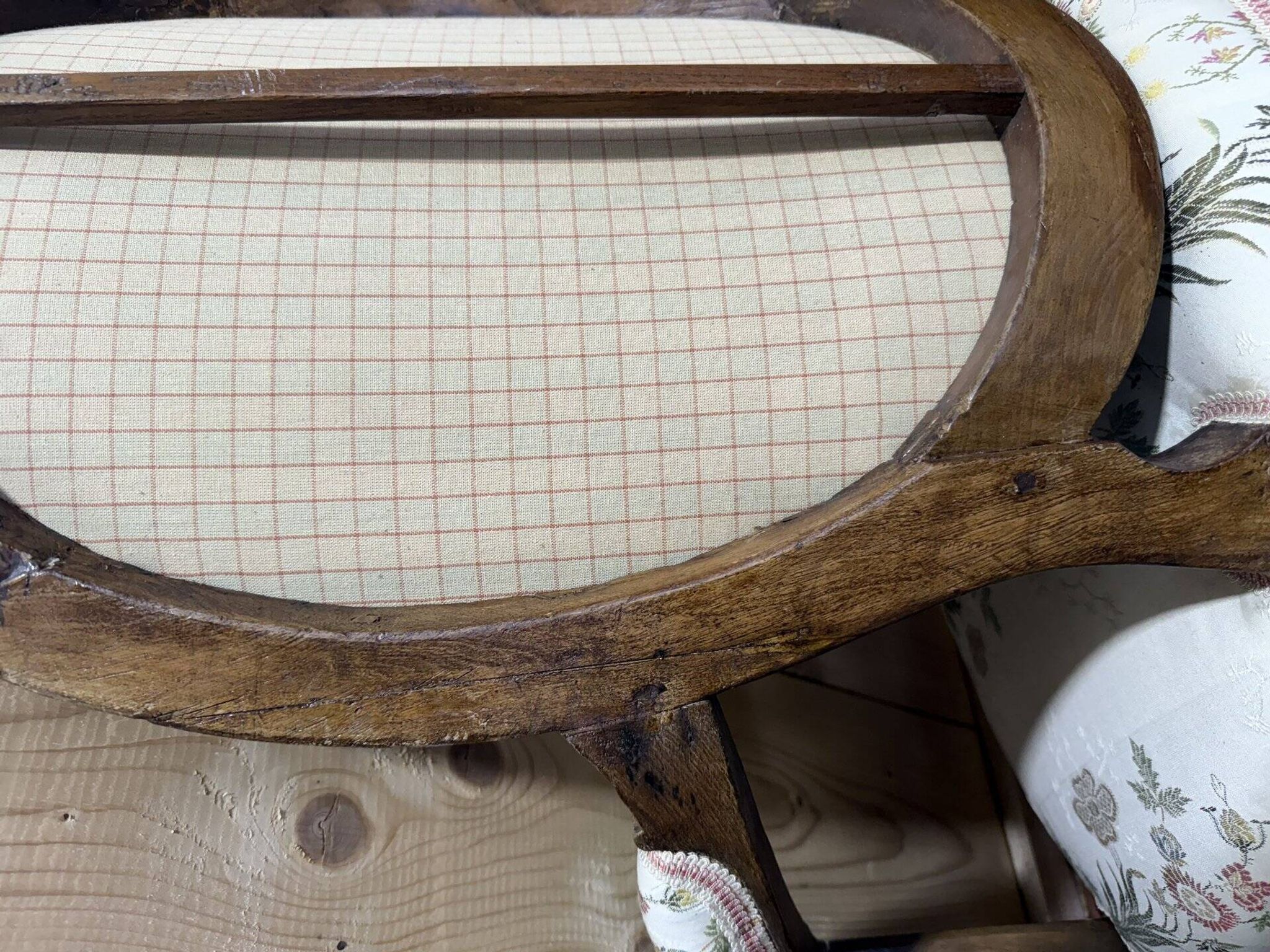 Suite de 4 fauteuils cabriolets à médaillons d'époque Louis XVI