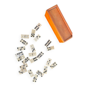Domino box and vintage game