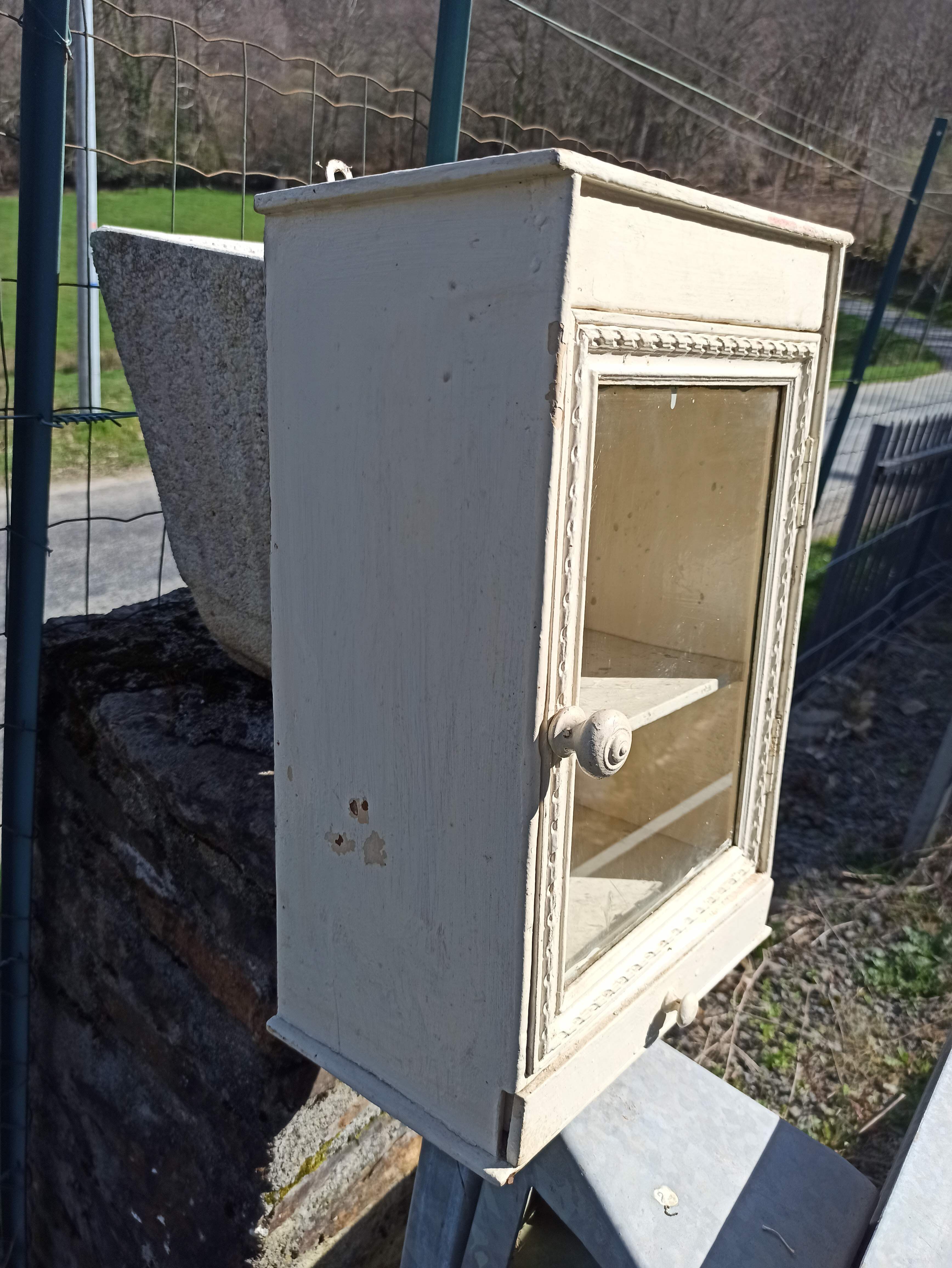 Medicine cabinet