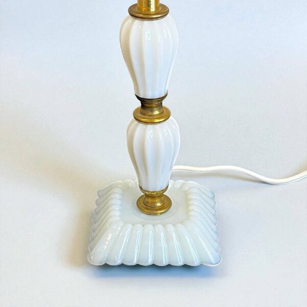Lampe verre opaline blanche boudoir Art Déco abat-jour verre plissée tulipe