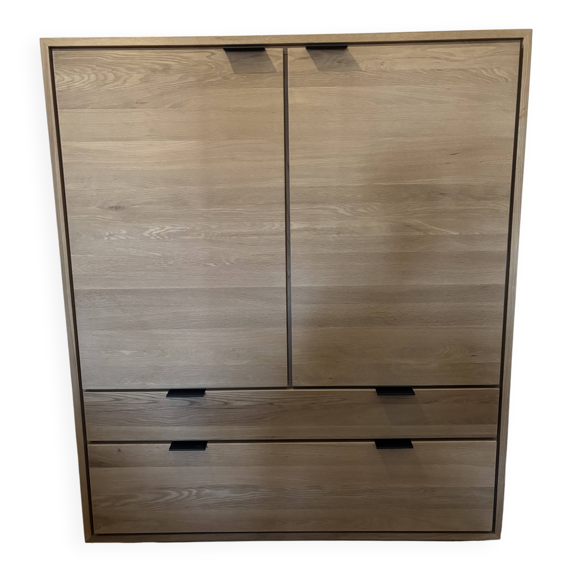 Meuble bahut en chêne massif marque Tikamoon